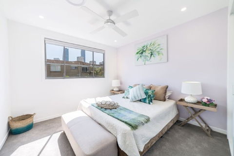 GC Private Homes - Waterfront Villas - Accommodation in Surfers Paradise 3