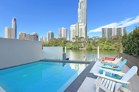 GC Private Homes - Waterfront Villas - Accommodation in Surfers Paradise 0
