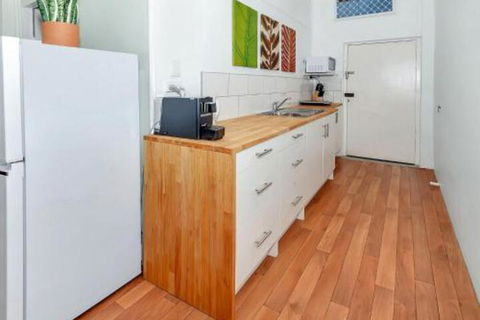 Easy Going Holiday Unit On McKenzie MK5 - Accommodation in Surfers Paradise 2