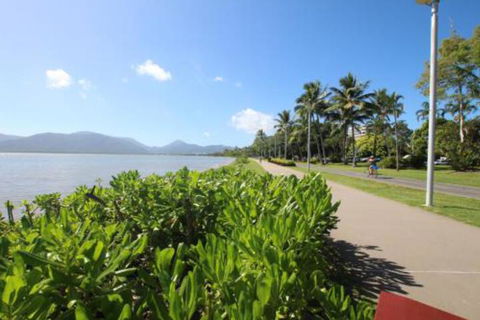 Easy Going Holiday Unit On McKenzie MK5 - Accommodation in Surfers Paradise 3