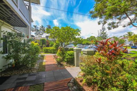 Easy Going Holiday Unit On McKenzie MK5 - Accommodation in Surfers Paradise 4