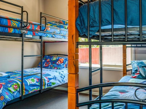 Valencia - Accommodation in Surfers Paradise 4