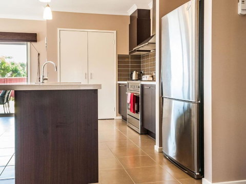 Valencia - Accommodation in Surfers Paradise 5
