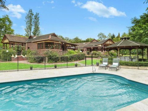 THE ELMS Berry Berry & Surrounds 4pm Check Out Sundays - Accommodation in Surfers Paradise 0