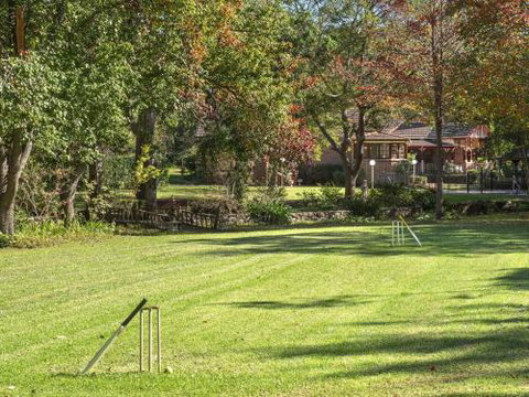 THE ELMS Berry Berry & Surrounds 4pm Check Out Sundays - Accommodation in Surfers Paradise 5