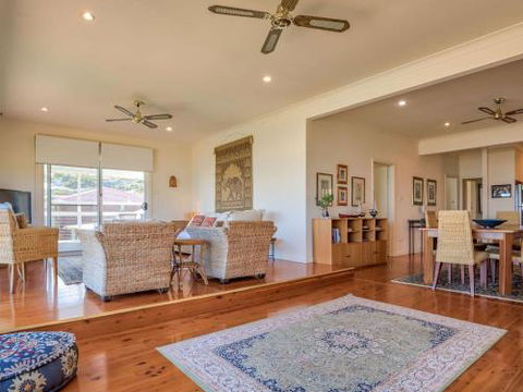 FRESHWATER Gerroa 4pm Check Out Sundays - Accommodation in Surfers Paradise 4