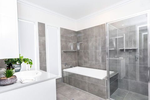 Wagga Apartments 1 - Accommodation in Surfers Paradise 6