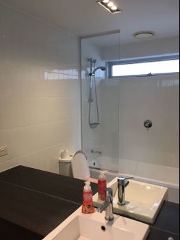 V Apartment - Accommodation in Surfers Paradise 4