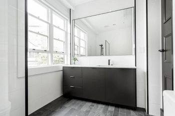 Stunning City Apartment H350 - Accommodation in Surfers Paradise 2