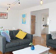 Newly Renovated Unit Waters Edge - Accommodation in Surfers Paradise