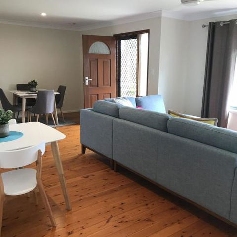 WAVES At MOLLYMOOK - Accommodation in Surfers Paradise 1