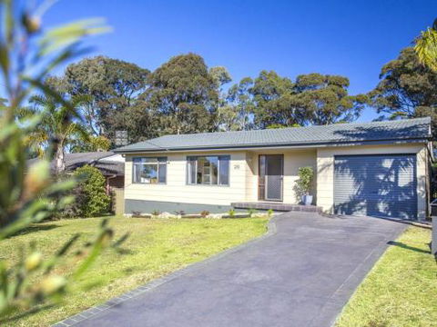 WAVES At MOLLYMOOK - Accommodation in Surfers Paradise 0