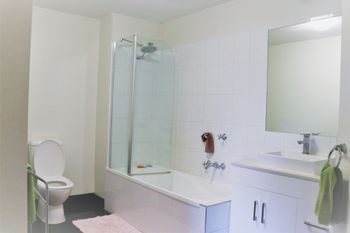 Readyset On Gatehouse - Accommodation in Surfers Paradise 1