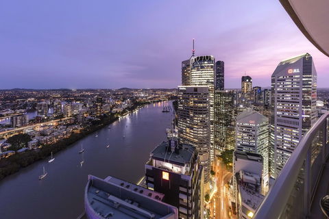Oaks Aurora Tower - Accommodation in Surfers Paradise 2