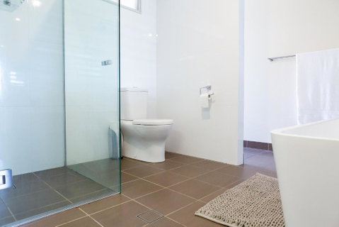 Beach & Bay Holiday House - Accommodation in Surfers Paradise 2