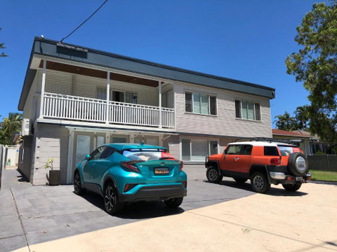 Beach & Bay Holiday House - Accommodation in Surfers Paradise 4