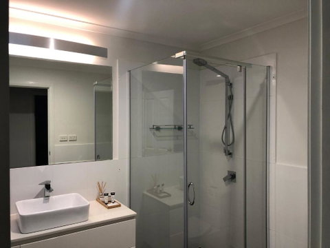 Beach & Bay Holiday House - Accommodation in Surfers Paradise 1