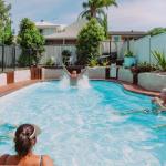 Beach & Bay Holiday House - Accommodation in Surfers Paradise 0
