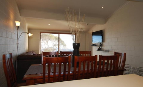 Alpine Heights 08 - Accommodation in Surfers Paradise 1