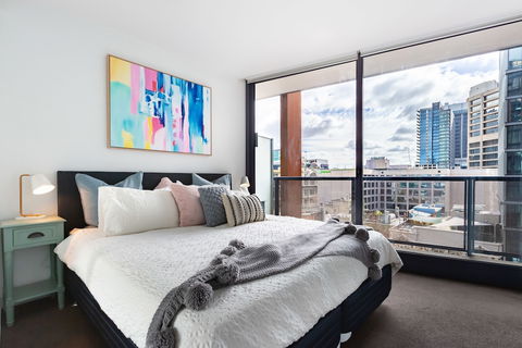 Ella, 1BDR Melbourne Apartment - Accommodation in Surfers Paradise 3