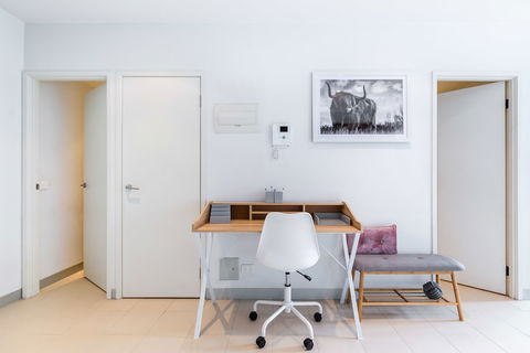 Ella, 1BDR Melbourne Apartment - Accommodation in Surfers Paradise 5