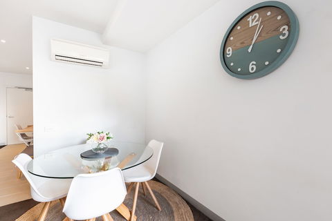 Ella, 1BDR Melbourne Apartment - Accommodation in Surfers Paradise 4