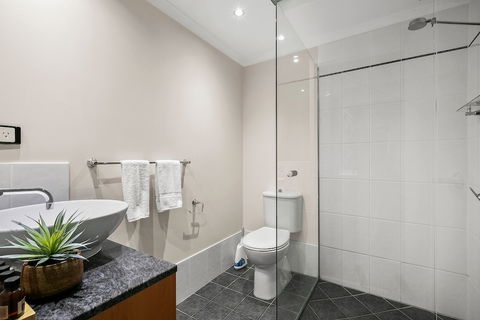 Poolside Alamanda Beachfront Resort 88 - Accommodation in Surfers Paradise 6