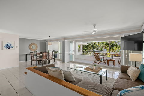 Poolside Alamanda Beachfront Resort 88 - Accommodation in Surfers Paradise 1