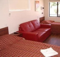 Cypress Pines Studio Villas - Accommodation in Surfers Paradise