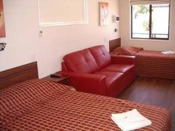 Cypress Pines Studio Villas - Accommodation in Surfers Paradise 0