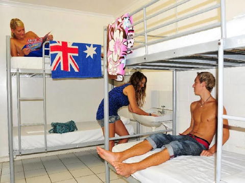 Flying Monkey Backpackers - Accommodation in Surfers Paradise 0