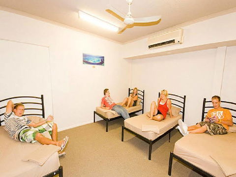 Global Backpackers Central - Accommodation in Surfers Paradise 3