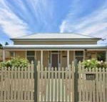 Maeville Cottage - Accommodation in Surfers Paradise