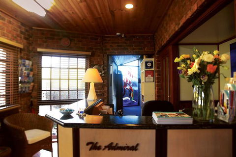 Admiral Motor Inn - Accommodation in Surfers Paradise 2