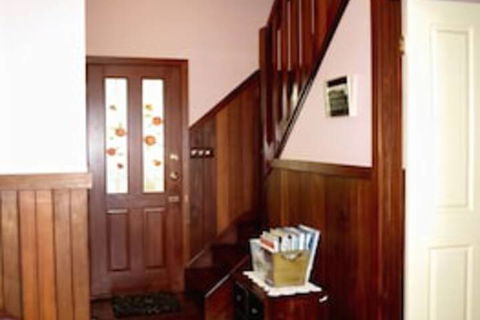Pemberton Old Picture Theatre Holiday Apartments - Accommodation in Surfers Paradise 3
