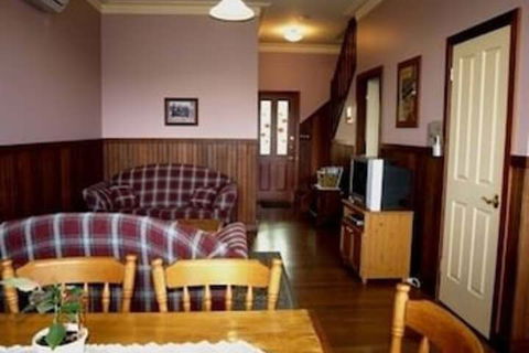 Pemberton Old Picture Theatre Holiday Apartments - Accommodation in Surfers Paradise 0