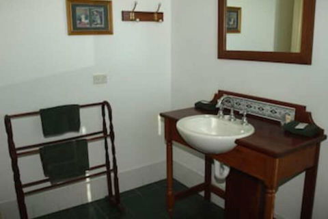 Pemberton Old Picture Theatre Holiday Apartments - Accommodation in Surfers Paradise 6