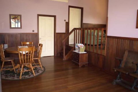Pemberton Old Picture Theatre Holiday Apartments - Accommodation in Surfers Paradise 7