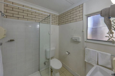 Binalong Motel - Accommodation in Surfers Paradise 5