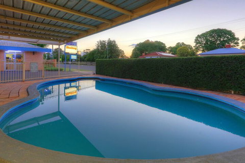 Binalong Motel - Accommodation in Surfers Paradise 2