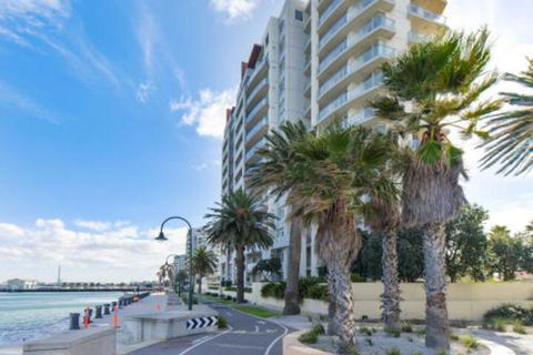 Beachside Port Melbourne - Accommodation in Surfers Paradise 0