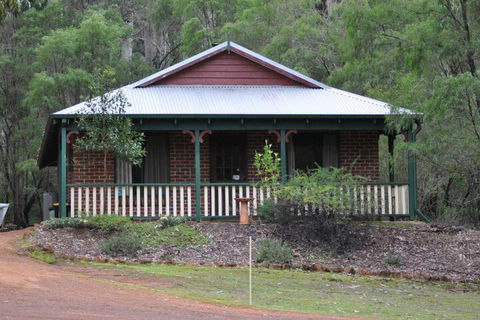 Karri Valley Chalets - Accommodation in Surfers Paradise 3