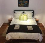 Smiths Lake House - Accommodation in Surfers Paradise