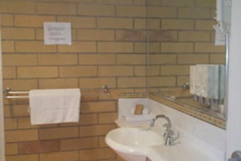 Cotswold Motor Inn - Accommodation in Surfers Paradise 7