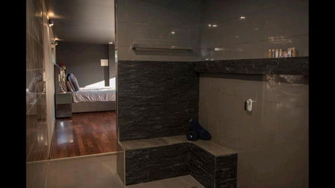 Mudstone Spa Retreat - Accommodation in Surfers Paradise 2