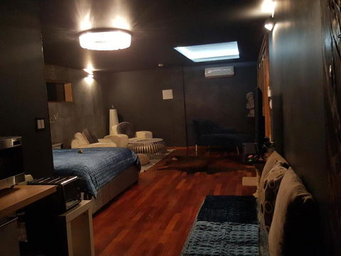Mudstone Spa Retreat - Accommodation in Surfers Paradise 4