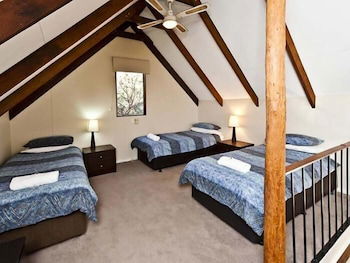 Riverway Chalets - Accommodation in Surfers Paradise 2