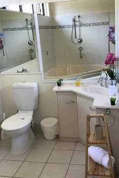 Harbour Lodge Motel Gladstone - Accommodation in Surfers Paradise 6