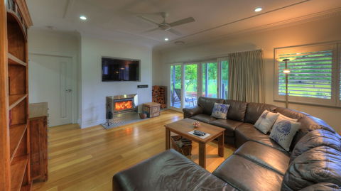 G.g's By The River - Accommodation in Surfers Paradise 3