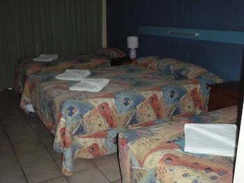 Gladstone Village Motel - Accommodation in Surfers Paradise 3